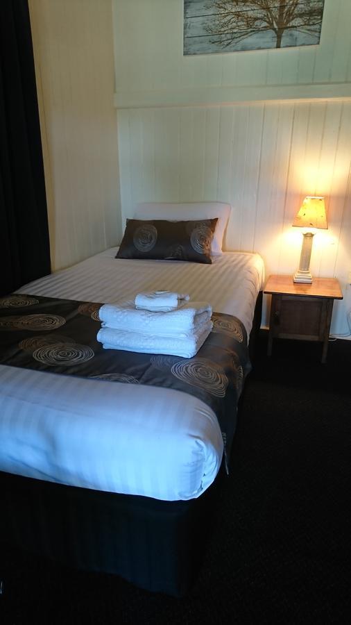 Maleny Hotel Екстериор снимка