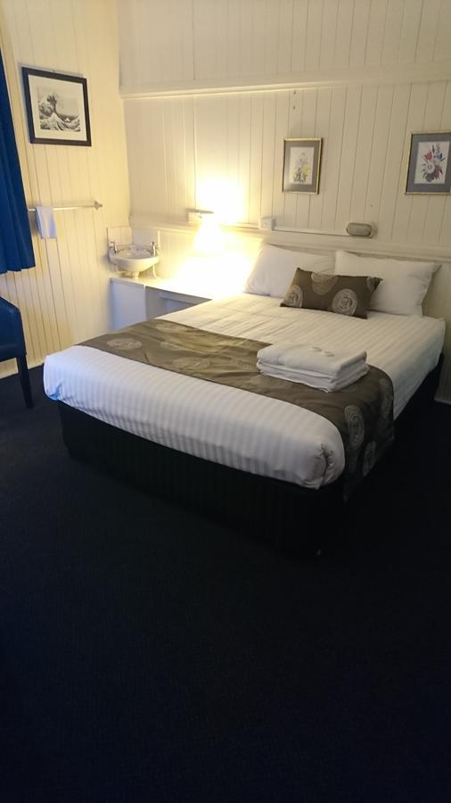 Maleny Hotel Екстериор снимка