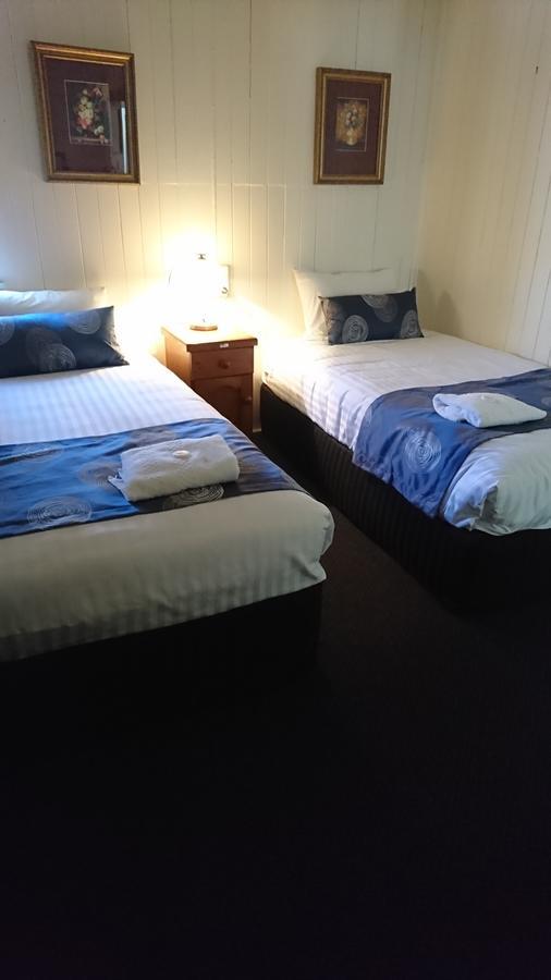 Maleny Hotel Екстериор снимка