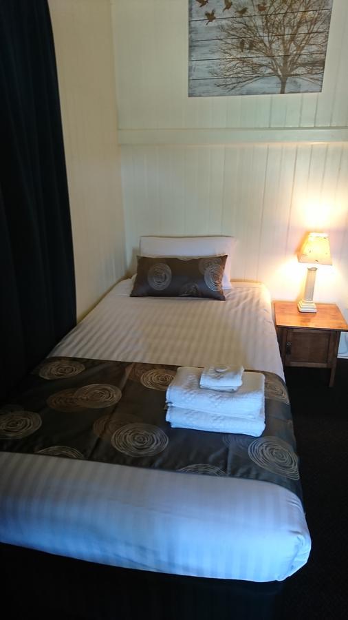 Maleny Hotel Екстериор снимка